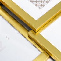 Фоторамка пластик на 7 фото "KRUZO", цв. золотой Фоторамка пластик на 7 фото "KRUZO", цв. золотой