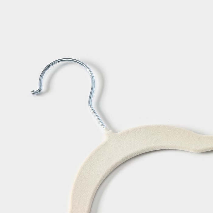 Плечики - вешалки для одежды Доляна, 42×22 см, 5 шт, флокированное покрытие, цвет белый Плечики - вешалки для одежды Доляна, 42×22 см, 5 шт, флокированное покрытие, цвет белый