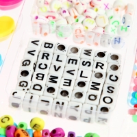 Набор для творчества &laquo;Создай своё украшение&raquo;, 600 бусин и шармов