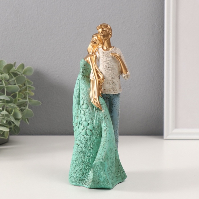 Сувенир полистоун "Пара держится за руки" бежево-зелёный 8х10х22 см