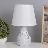 Лампа настольная "Изора" 1х40Вт Е14 белый 20х20х33см Лампа настольная "Изора" 1х40Вт Е14 белый 20х20х33см