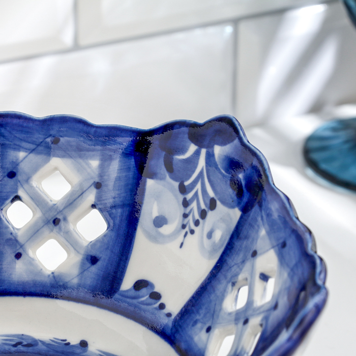 Конфетница на ножке Конфетница на ножке "Весна", гжель, фарфор, 13х18 см