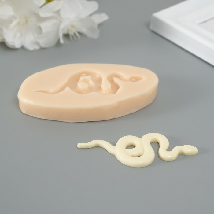 Новогодний молд силикон Новогодний молд силикон "Змея гладкая" 0,3х6х2,5 см