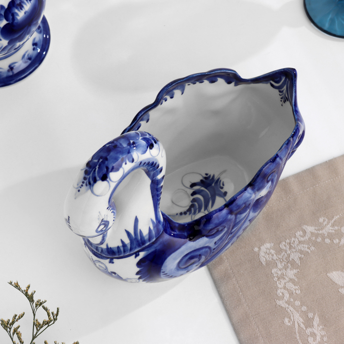 Конфетница "Лебедь гжельский", гжель, фарфор, 18х20 см