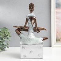 Сувенир полистоун подставка "Африканка" серебро круги 20х12х30 см Сувенир полистоун подставка "Африканка" серебро круги 20х12х30 см