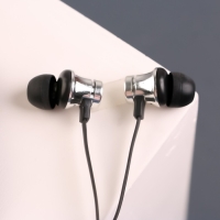 Беспроводные наушники на магните с микрофоном «Танк», мод. VBT 1.0 ,9 х 13,5 см. Беспроводные наушники на магните с микрофоном «Танк», мод. VBT 1.0 ,9 х 13,5 см.