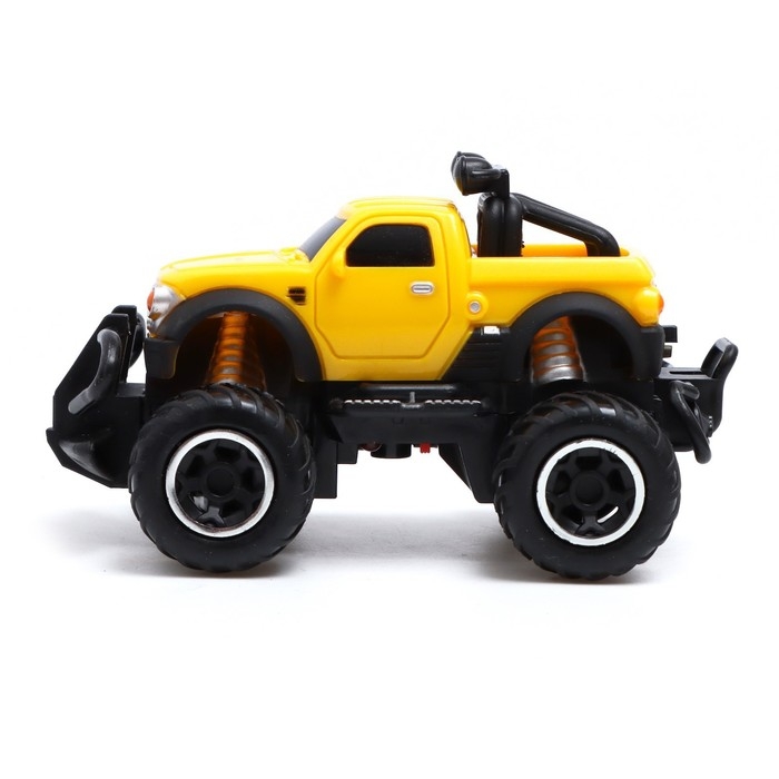 Джип радиоуправляемый &laquo;Пикап&raquo;, работает от батареек, цвет жёлтый