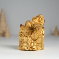 Копилка полистоун "Змея удачи с сундуком" 8х8х9,5 см