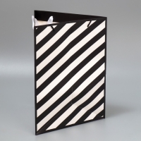 Пакет подарочный для цветов треугольный, упаковка &laquo;Счастье&raquo; 23,5 х 30 х 20,5 см