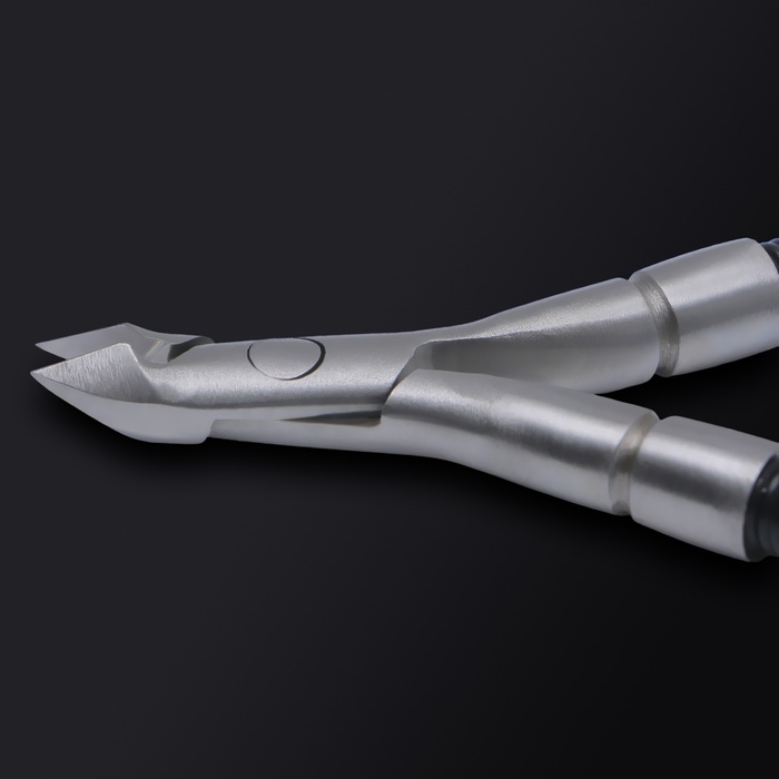 Кусачки маникюрные для кутикулы «Premium», скрытая пружина, 11 см, длина лезвия - 6 мм, цвет серебристый/чёрный Кусачки маникюрные для кутикулы «Premium», скрытая пружина, 11 см, длина лезвия - 6 мм, цвет серебристый/чёрный