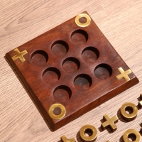 Игра настольная "Крестики-нолики" 12,5х12,5х1 см, дерево шишам Игра настольная "Крестики-нолики" 12,5х12,5х1 см, дерево шишам