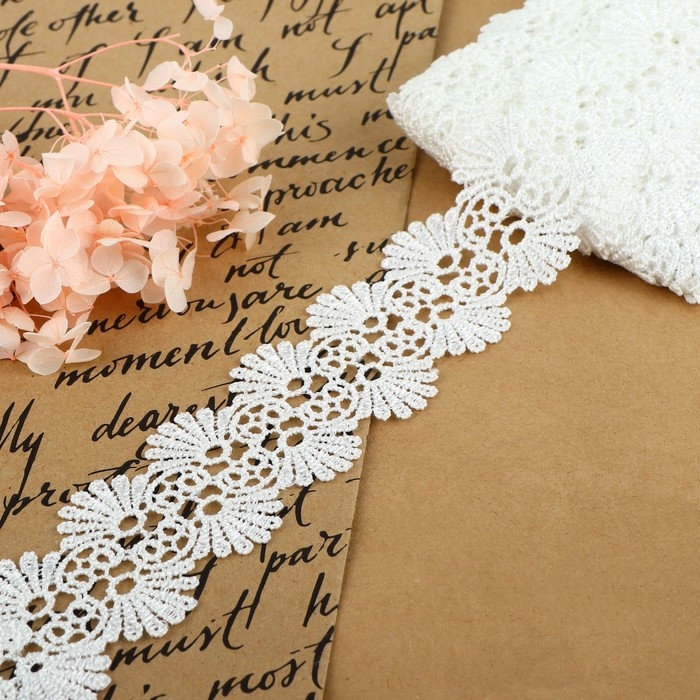 Кружево гипюровое, 40 мм &times; 9 &plusmn; 0,5 м, цвет белый