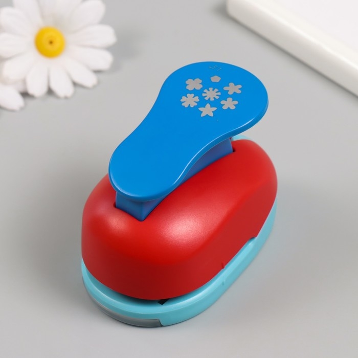 Дырокол фигурный рисунок 3,8х3,8 см Дырокол фигурный рисунок 3,8х3,8 см "Снегопад" 7х5,2х9,2 см, МИКС