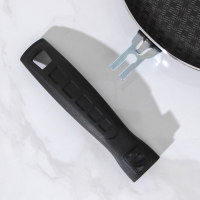 Сковорода «Хозяюшка», d=24 см, съёмная ручка, стеклянная крышка, антипригарное покрытие, цвет бордовый Сковорода «Хозяюшка», d=24 см, съёмная ручка, стеклянная крышка, антипригарное покрытие, цвет бордовый