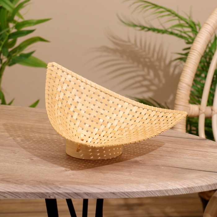Вазочка плетёная, из бамбука 22х22х14 см Вазочка плетёная, из бамбука 22х22х14 см