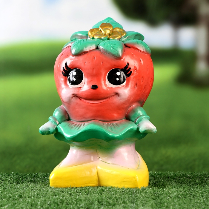 Садовая фигура "Девочка - клубничка" красная, 21см