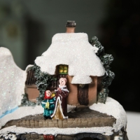 Светодиодная фигура «Новогодние магазины» 31 × 27 × 21 см, полистоун, батарейки ААх3 (не в комплекте), USB, свечение тёплый белый Светодиодная фигура «Новогодние магазины» 31 × 27 × 21 см, полистоун, батарейки ААх3 (не в комплекте), USB, свечение тёплый белый