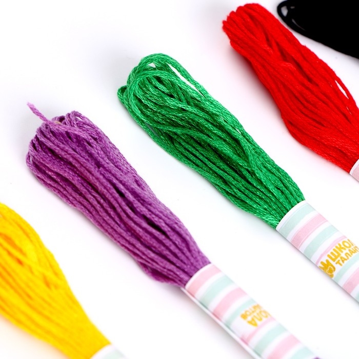 Фенечки из мулине «Яркая девчонка» Фенечки из мулине «Яркая девчонка»