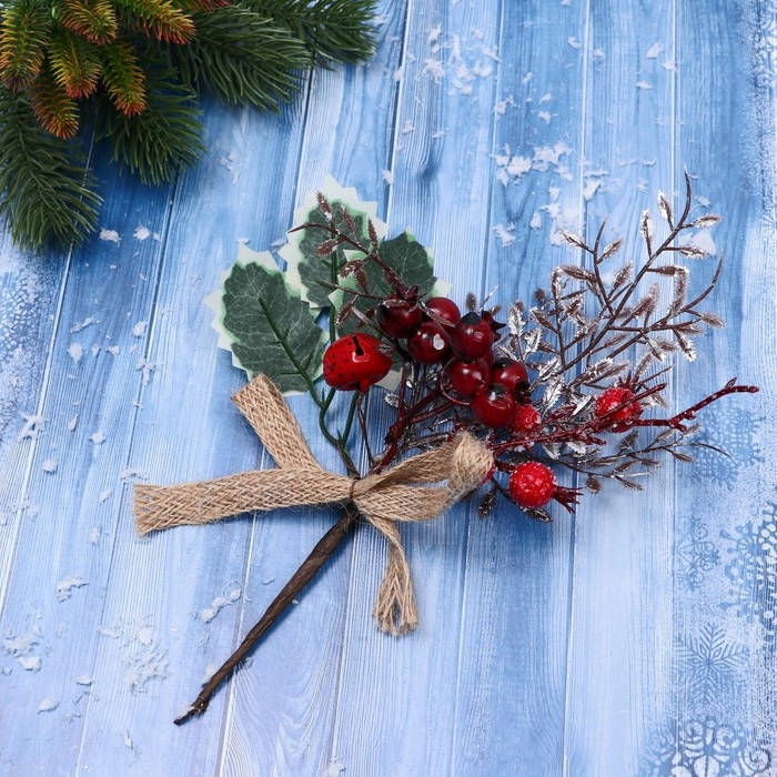 Декор Декор "Зимние грезы" листья в серебре ягоды бант, 22см