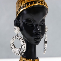 Сувенир полистоун подставка "Африканка в золотом уборе, с серьгами в ушах" 25х15х15 см Сувенир полистоун подставка "Африканка в золотом уборе, с серьгами в ушах" 25х15х15 см