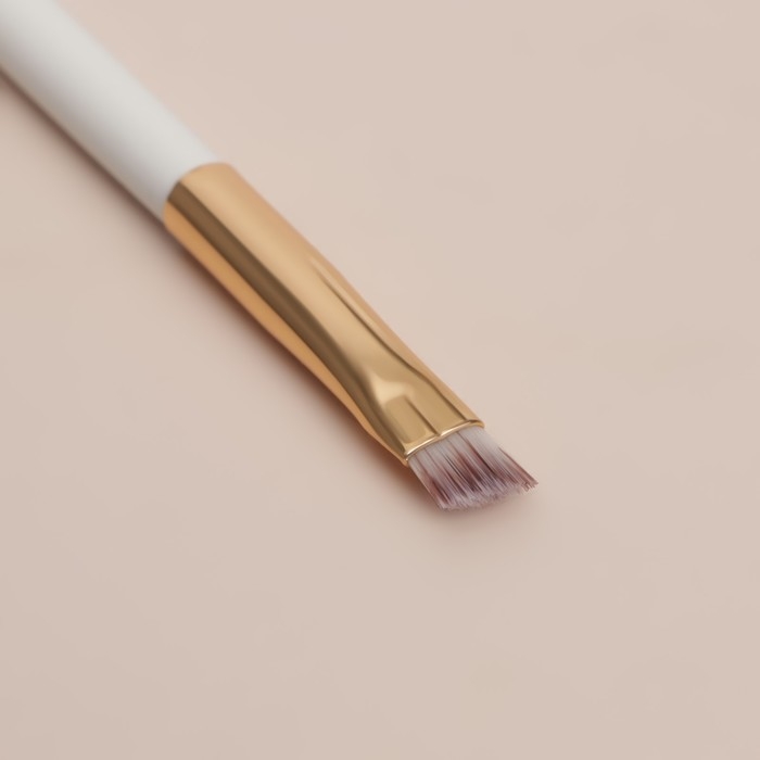 Кисть для макияжа &laquo;White&raquo;, скошенная, 16,5 (&plusmn; 1) см, цвет белый