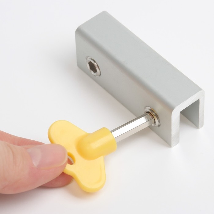 Блокиратор для окон и раздвижных дверей &laquo;Ключик&raquo;, под профиль 16 мм, 2 крепления, цвет желтый, Крошка Я