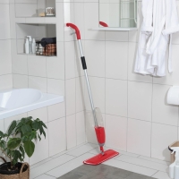Швабра для мытья пола с распылителем Доляна, насадка из микрофибры 40&times;14 см, металлическая ручка 125 см, цвет МИКС