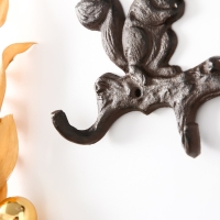 Крючки декоративные чугун "Белочки" 34,5х3х14 см Крючки декоративные чугун "Белочки" 34,5х3х14 см