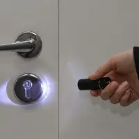 Брелок-фонарик Click Ray, ver.2, черный Брелок-фонарик Click Ray, ver.2, черный