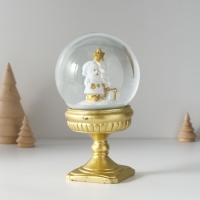 Сувенир полистоун водяной шар "Дед Мороз в белой шубе с ёлкой и подарком" 10х10х17,5 см Сувенир полистоун водяной шар "Дед Мороз в белой шубе с ёлкой и подарком" 10х10х17,5 см