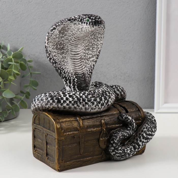 Копилка Копилка"КОБРА НА СУНДУКЕ " 20 х 17 х 12 см.