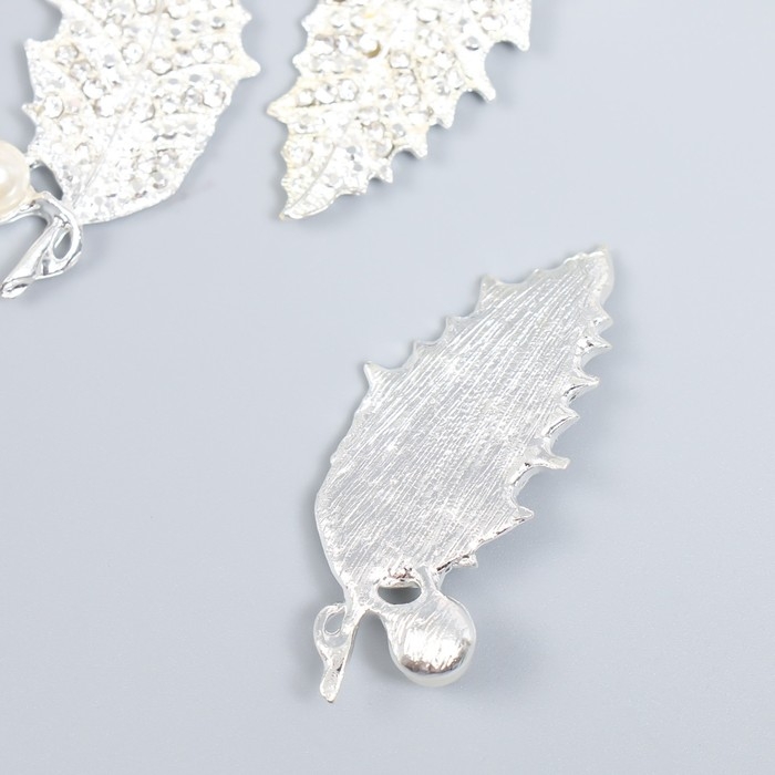 Декор для творчества металл, пластик "Листик с жемчужинкой и стразами" серебро 5,5х2,2 см