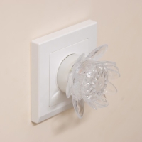 Ночник пластик "Цветочек" 8х8х7,5 см RISALUX Ночник пластик "Цветочек" 8х8х7,5 см RISALUX