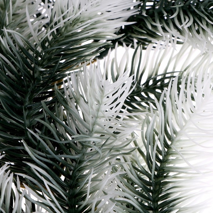 Декор &laquo;Ветвь густой ели&raquo;