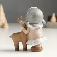 Сувенир полистоун "Малышка/Малыш в шапке-ушанке, с лосиком" беж МИКС 4х8х10,5 см