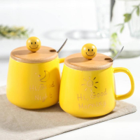 Кружка керамическая «Смайл», 350 мл, с деревянной крышкой и ложкой, цвет и рисунок МИКС Кружка керамическая «Смайл», 350 мл, с деревянной крышкой и ложкой, цвет и рисунок МИКС