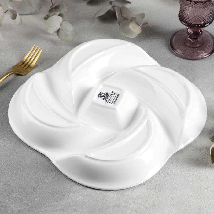 Менажница фарфоровая 5 ячеек Wilmax, d=30 см, цвет белый Менажница фарфоровая 5 ячеек Wilmax, d=30 см, цвет белый