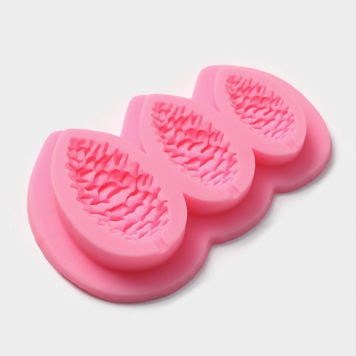 Молд новогодний &laquo;Шишки&raquo;, силикон, 10,5&times;7 см, цвет розовый