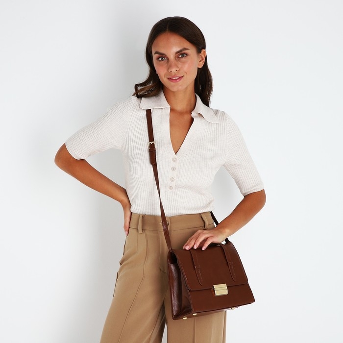 Сумка-мессенджер на клапане, цвет коричневый