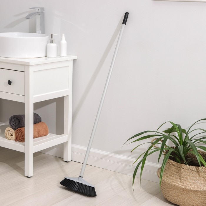 Щётка для пола с черенком &laquo;Комфорт&raquo;, жёсткая, цвет МИКС