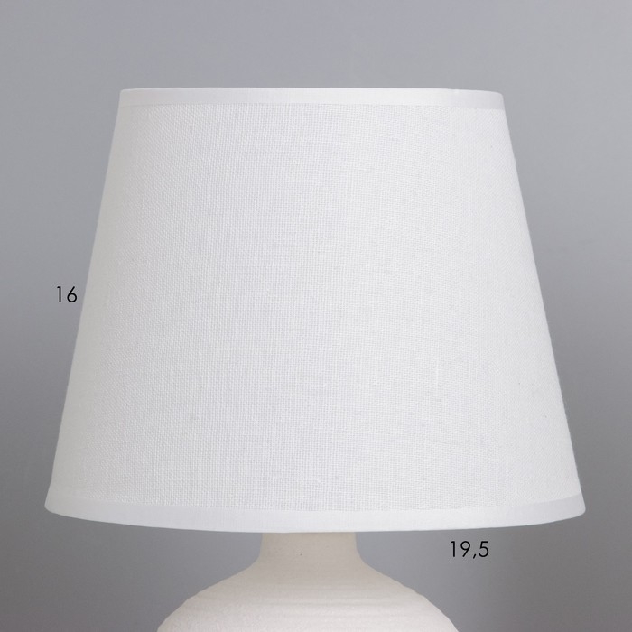 Лампа настольная Лампа настольная "Зелия" 1х40Вт Е14 белый 20х20х30см