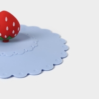 Крышка - непроливайка силиконовая Доляна «Клубничка», d=11 см, цвет голубой Крышка - непроливайка силиконовая Доляна «Клубничка», d=11 см, цвет голубой