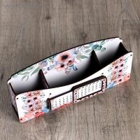 Органайзер для канцелярских предметов "Цветочная долина", с вечным календарём Органайзер для канцелярских предметов "Цветочная долина", с вечным календарём