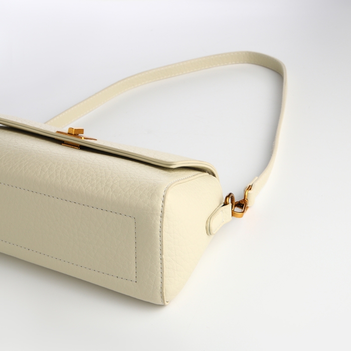 Сумка женская мессенджер на клапане TEXTURA, средний размер, цвет молочный Сумка женская мессенджер на клапане TEXTURA, средний размер, цвет молочный