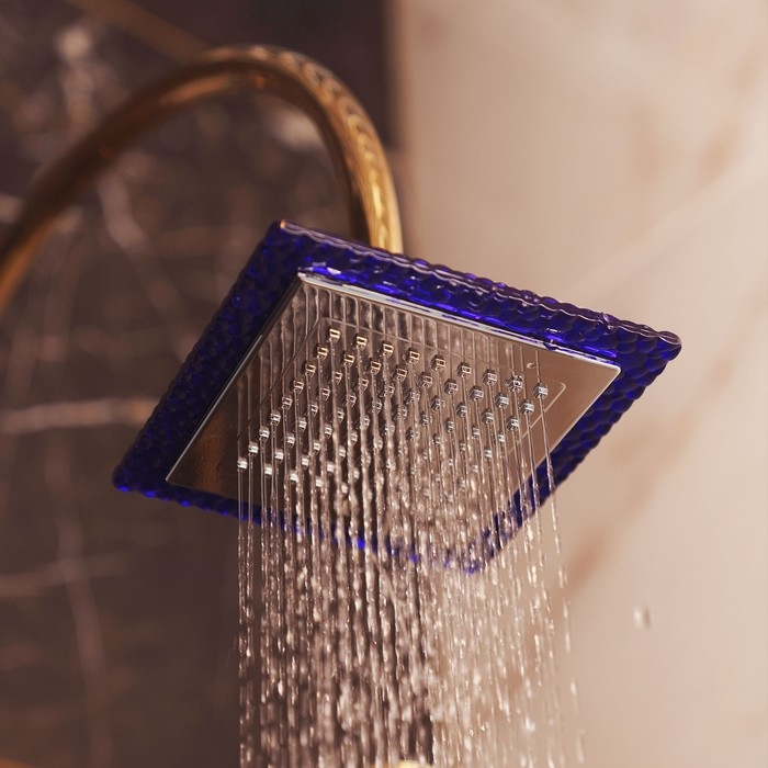 Лейка стационарная, квадратная Z0154, 15х15 см, 1 режим, пластик, цвет фиолетовый/хром Лейка стационарная, квадратная Z0154, 15х15 см, 1 режим, пластик, цвет фиолетовый/хром