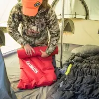 Надувной коврик Insulated Static V Luxe, красный