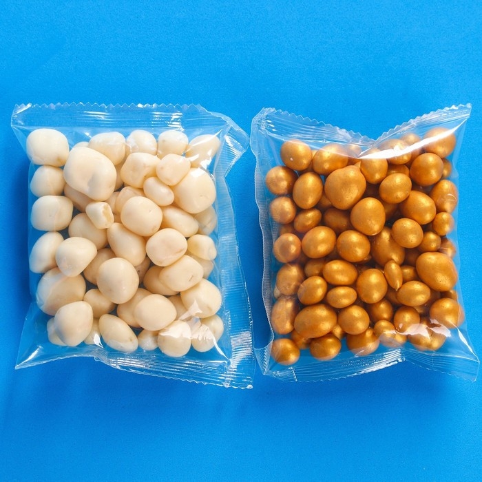 Подарочный набор «Волшебного нового года»: чай чёрный 50 г., арахис в белой шоколадной глазури 100 г., ананас в белом шоколаде 100 г., крем-мед с клубникой 120 г. Подарочный набор «Волшебного нового года»: чай чёрный 50 г., арахис в белой шоколадной глазури 100 г., ананас в белом шоколаде 100 г., крем-мед с клубникой 120 г.