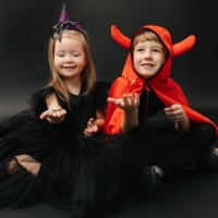 Карнавальный набор «Милый чертёнок»: плащ с капюшоном и жезл Карнавальный набор «Милый чертёнок»: плащ с капюшоном и жезл