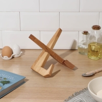 Подставка для книг, планшетов, 16,5&times;12,5&times;16,5 см, длина 1 детали 22,5 см, берёза