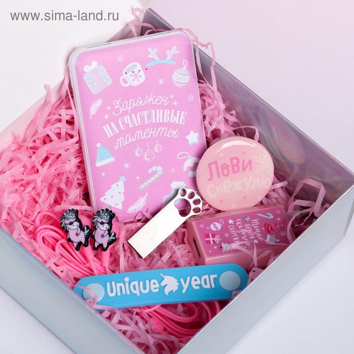 Зарядное устройство, попсокет, наушники, флешка и штекер &laquo;Magic winter box&raquo;, набор